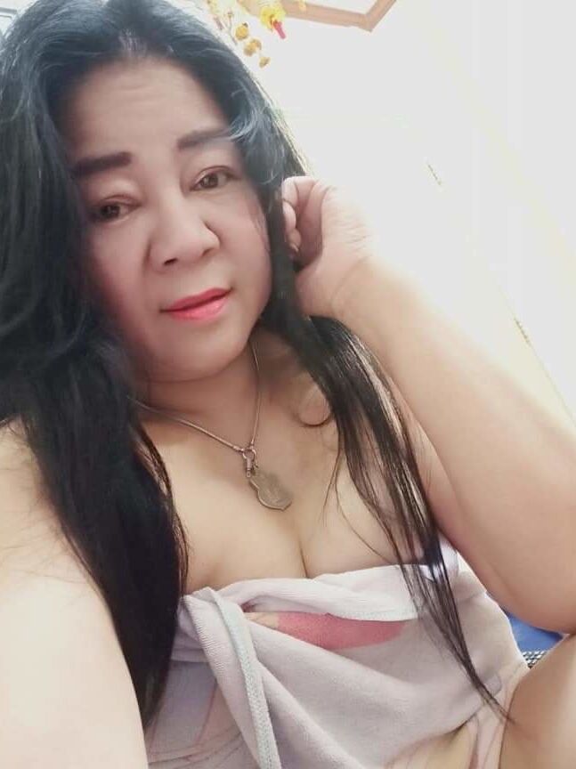 Thai girl big tits big pussy