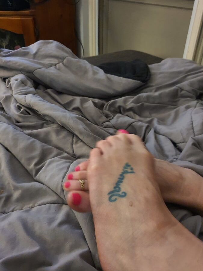 Pink toes