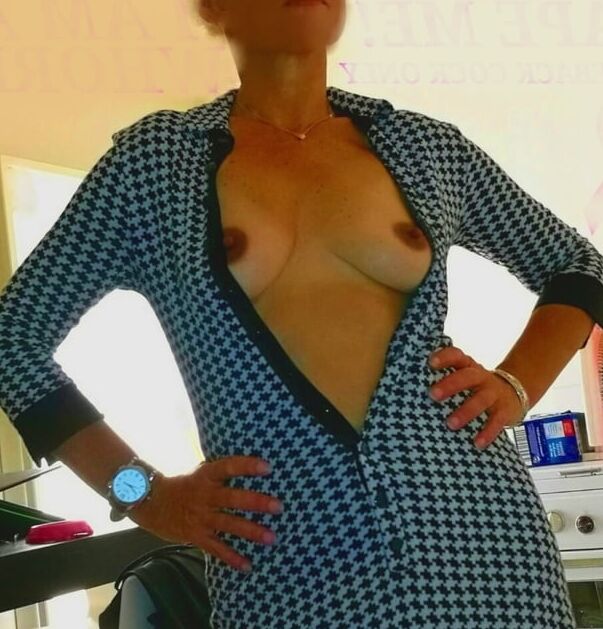 Nipples to suck - Tits - mamelons