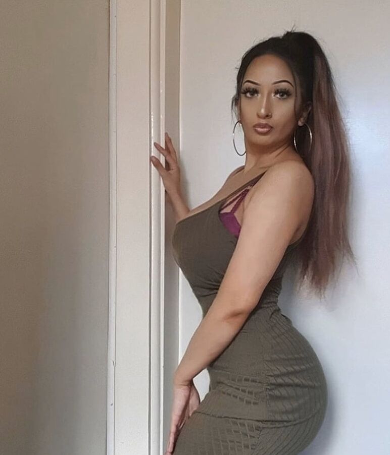 Aqsa Ghafoor busty slut uk