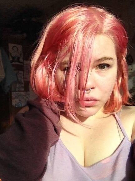 Unknow beauty - who is she?