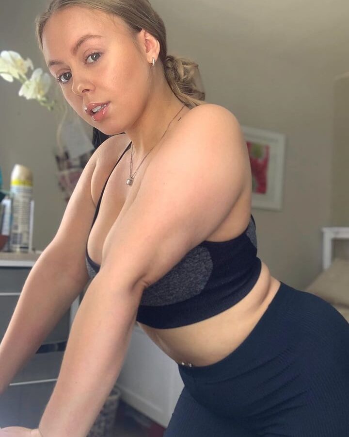 Thick curvy slag Chloe