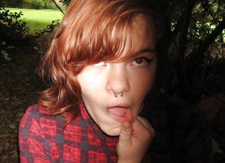 Unknow beauty - who is she?