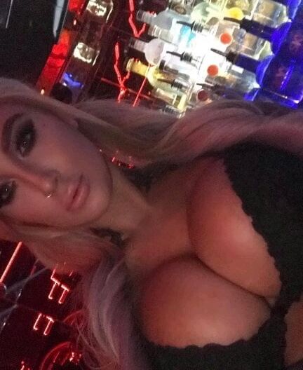 sexy Bimbos:)::):)
