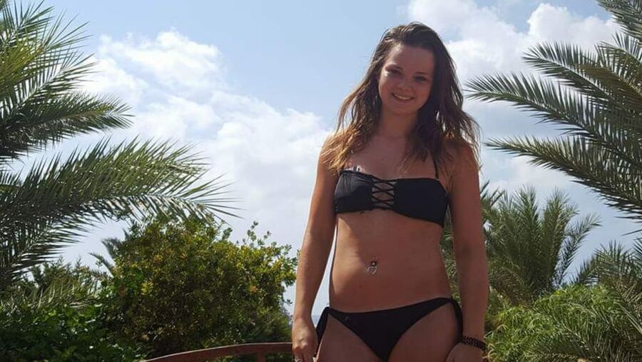 yrs Netherlands slut Angelique Ess bugging for tribute