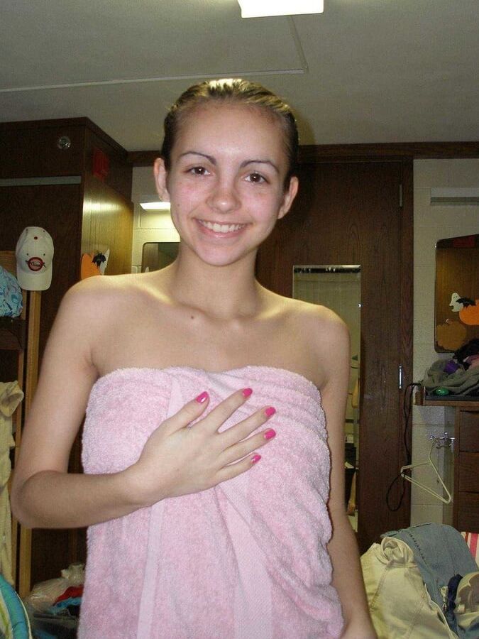 Amateur MILFs Flash Me