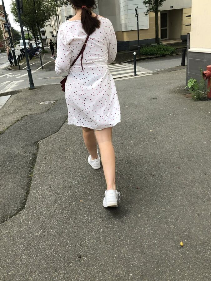 Jeune ado robe transparente