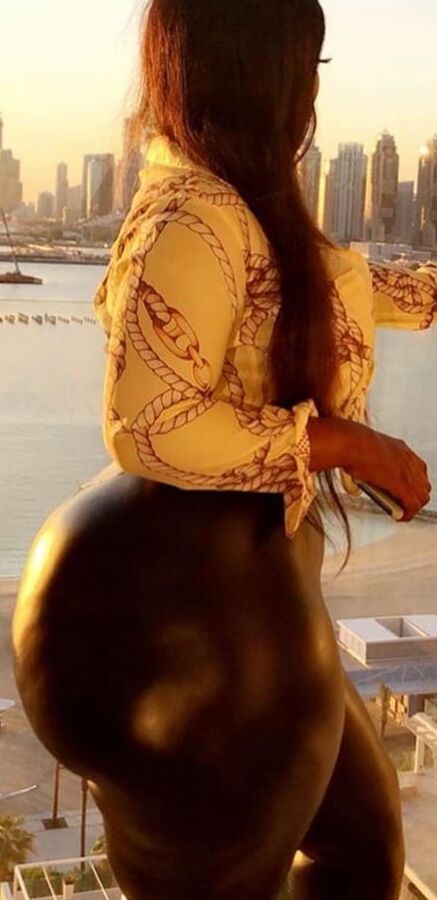 Thick sexy pearshaped bbw thobilee