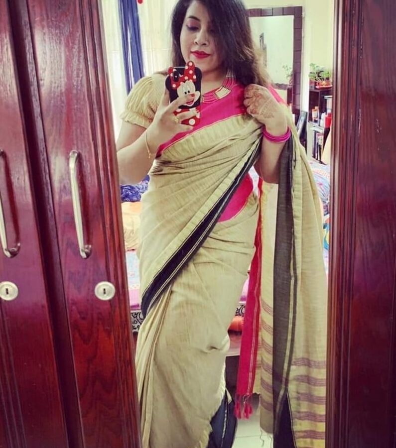 HOT AUNTY .