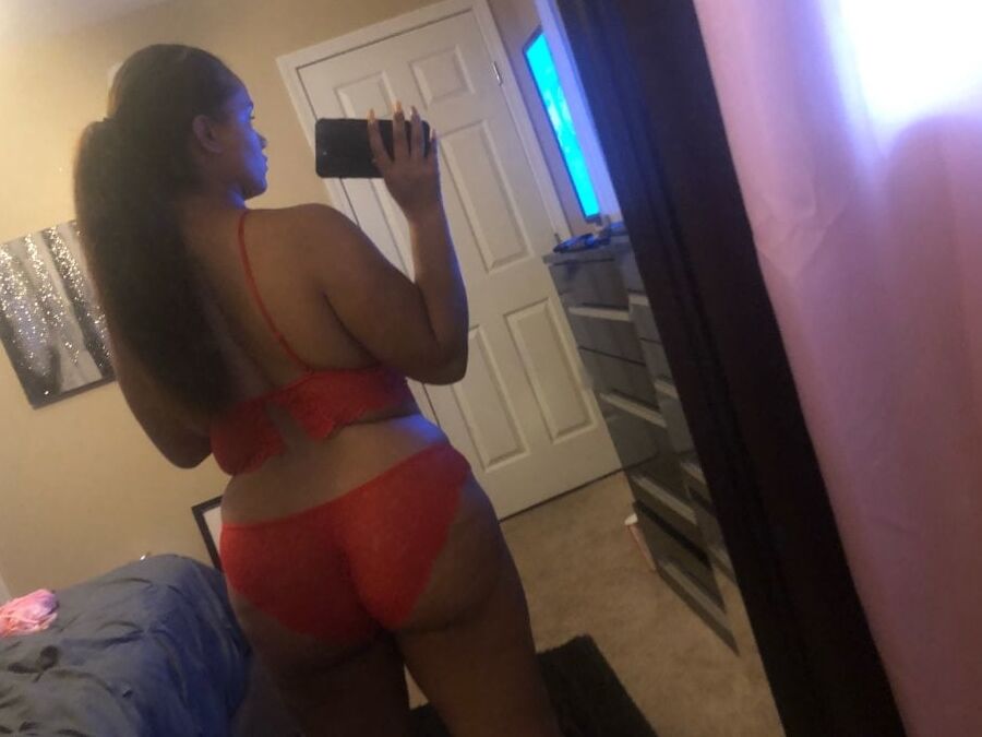 Black sluts like to expose themselves