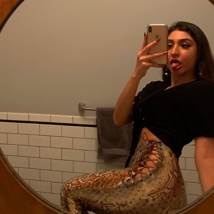 Paki whore shows stinkhole
