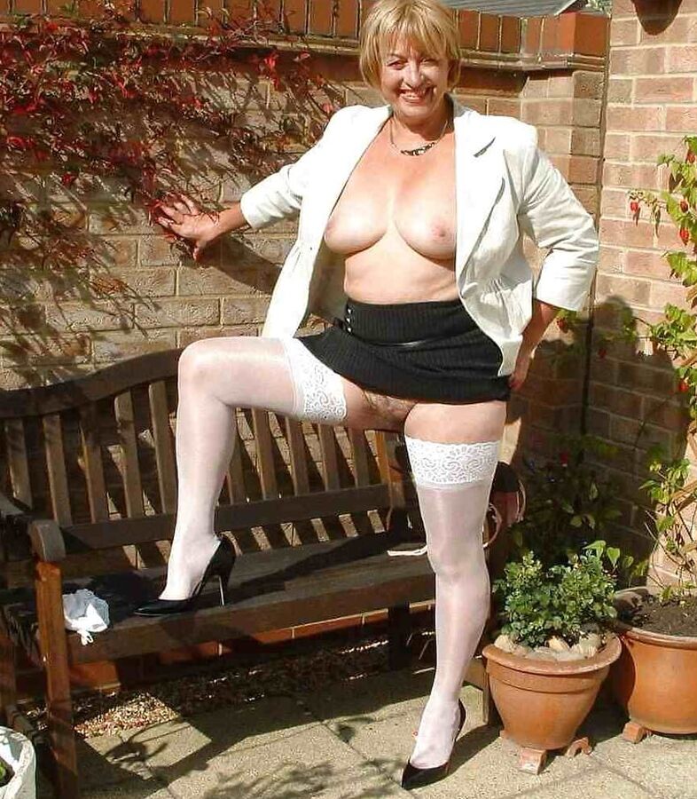 Who is this Hot Granny???