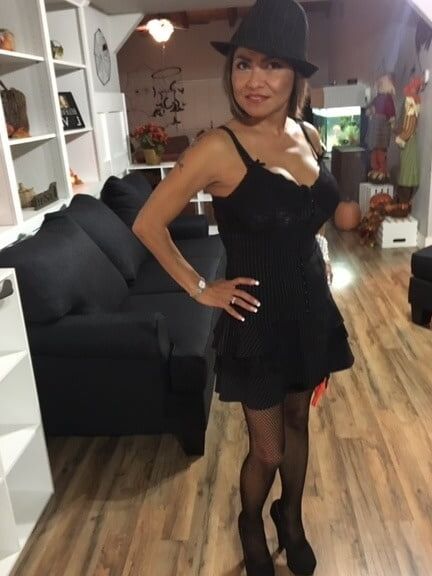 Hot big tits brunette milf