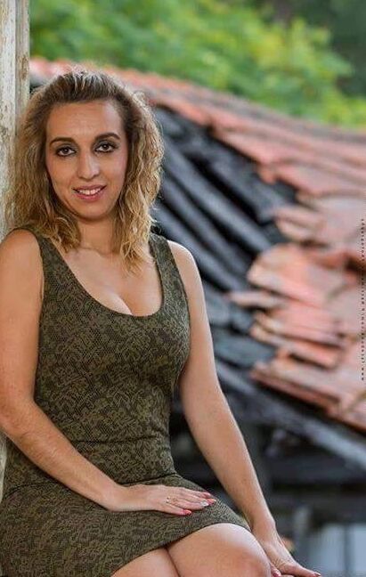 Hot milf Silvia - comment and rate