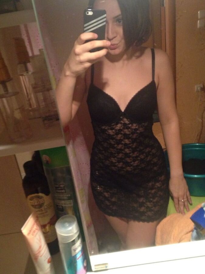 Brunette Selfie Queen