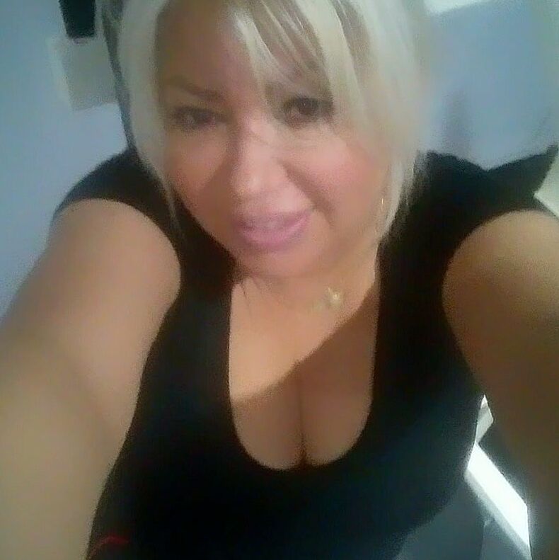 ROU ROMANIAN MILFS SLUT MOM IS A ESCORT IN THE US