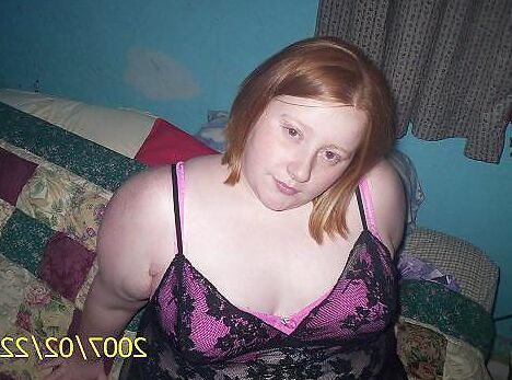 Slutty mom posting her nudes on Reddit