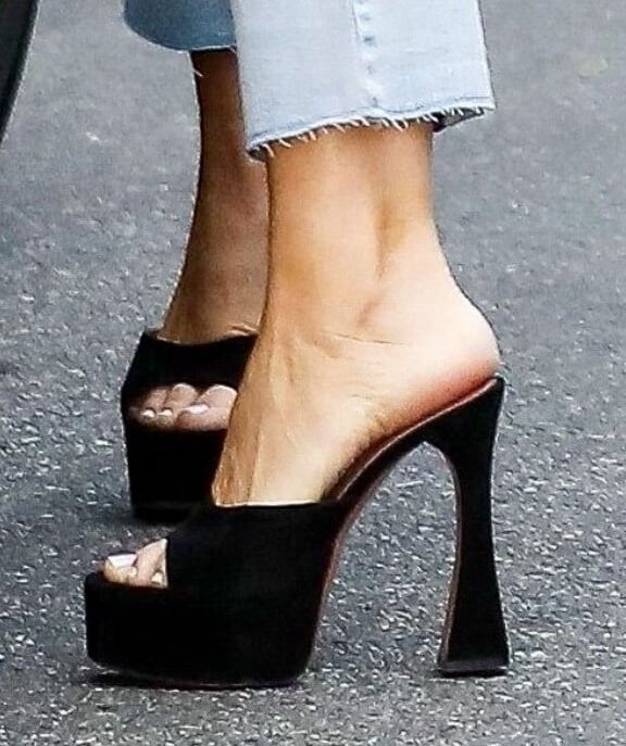 Sofia Vergara in high heels mules