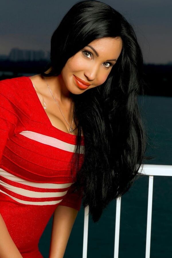 HOT Amanda Gugliotti