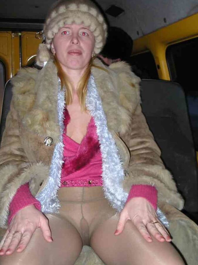 cracy russian naked in the snow! (photo exchange)