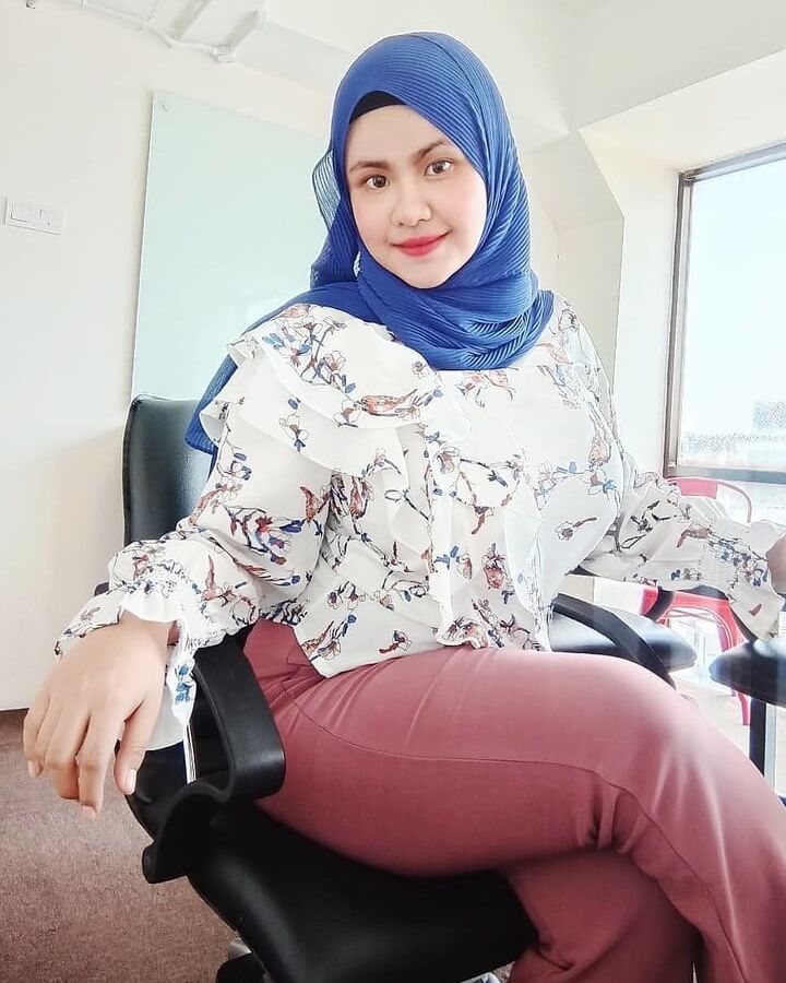 malay hijab boobs
