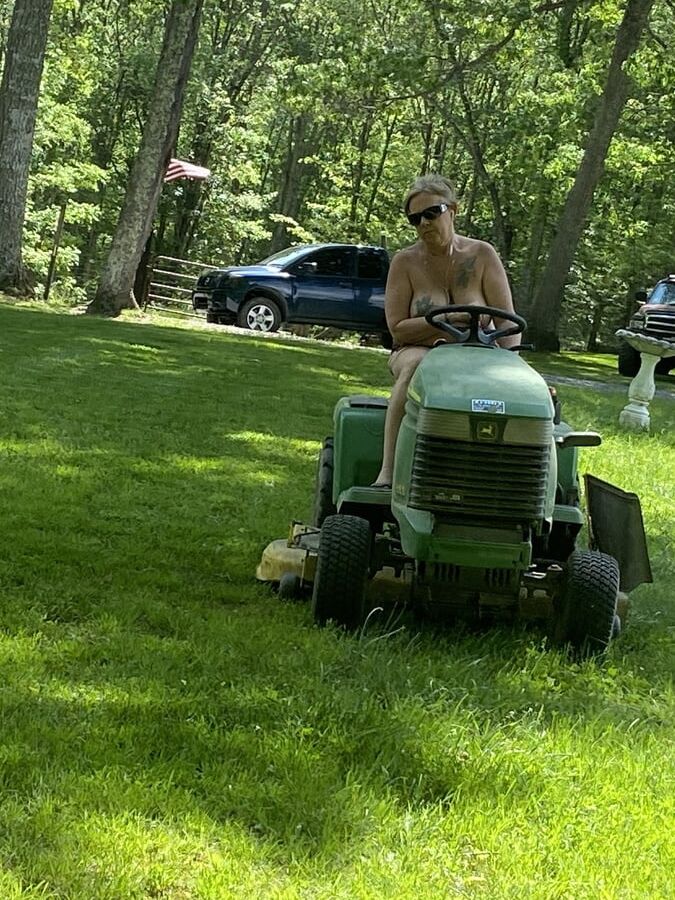 Suns out. Titties out