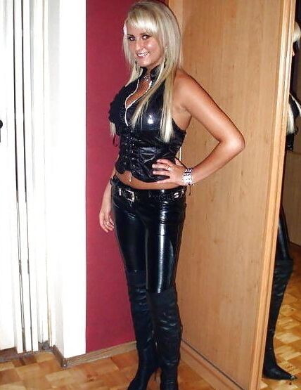 LADIES ARE VERY SEXY AND FUCK A LOT IN LEATHER