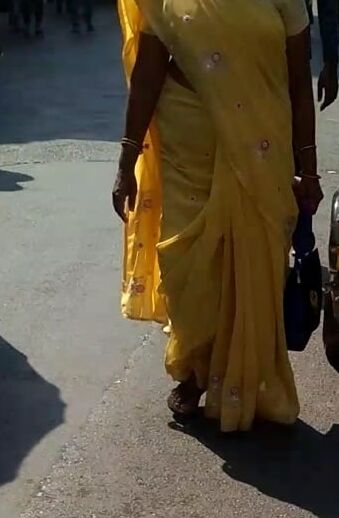 Hot indian aunty in saree