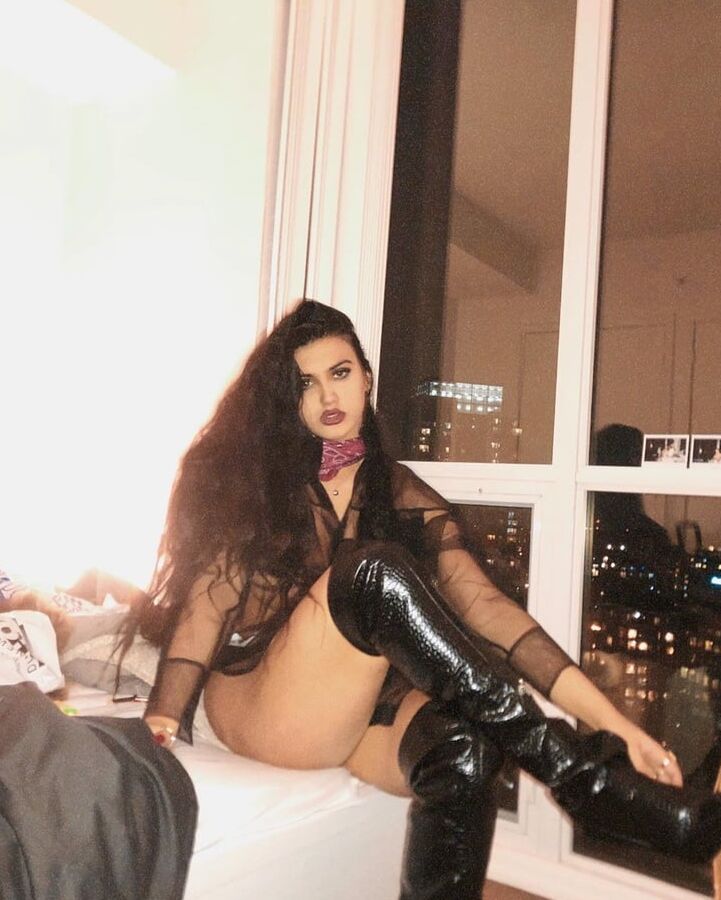 Sexy Busty Arab Loves Fucking