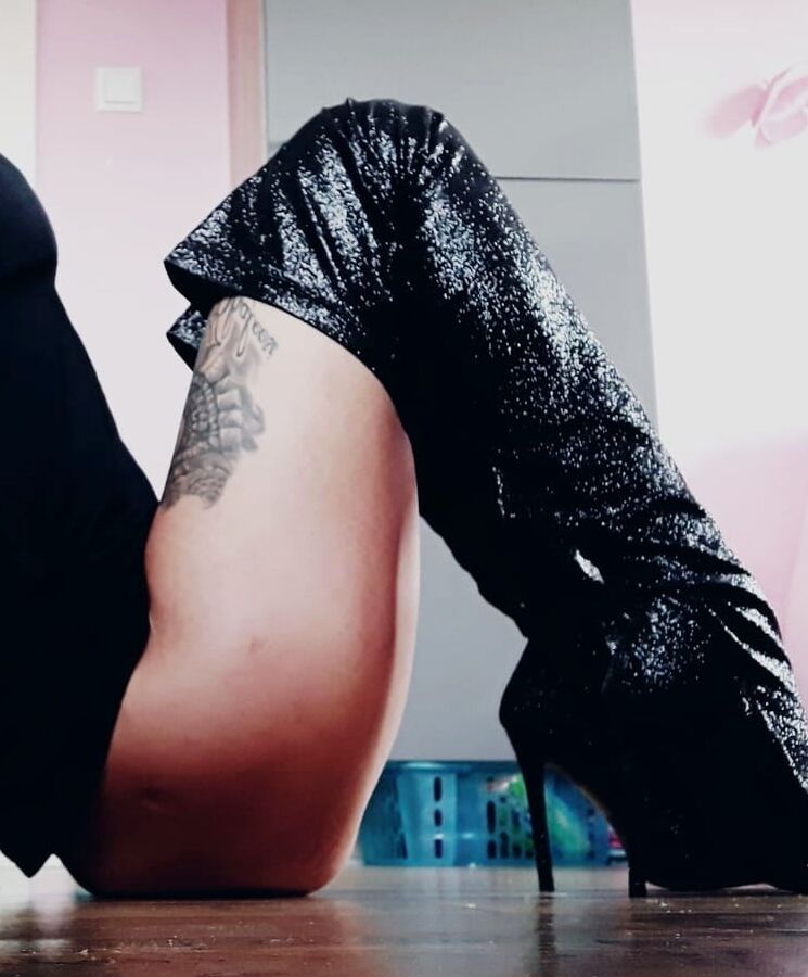 SEXY LEGS