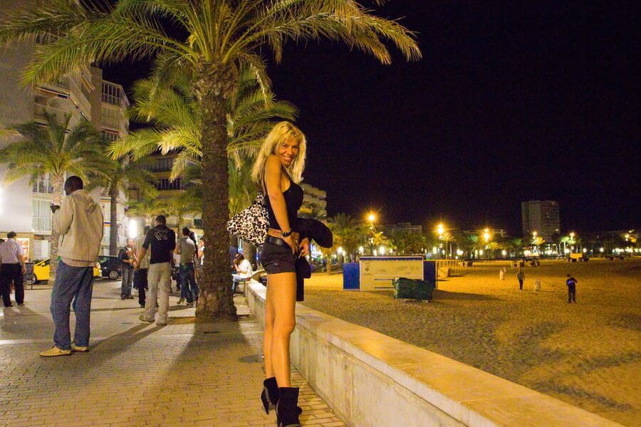 Julia Miniskirt no panties