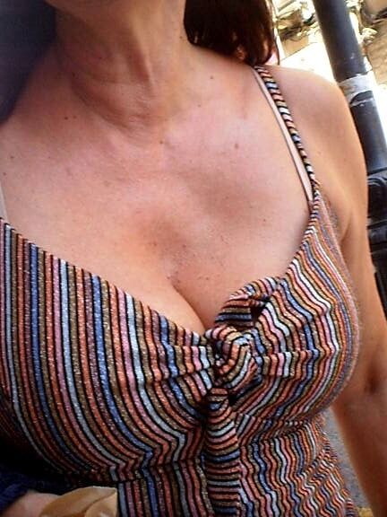 BUSTY MILF