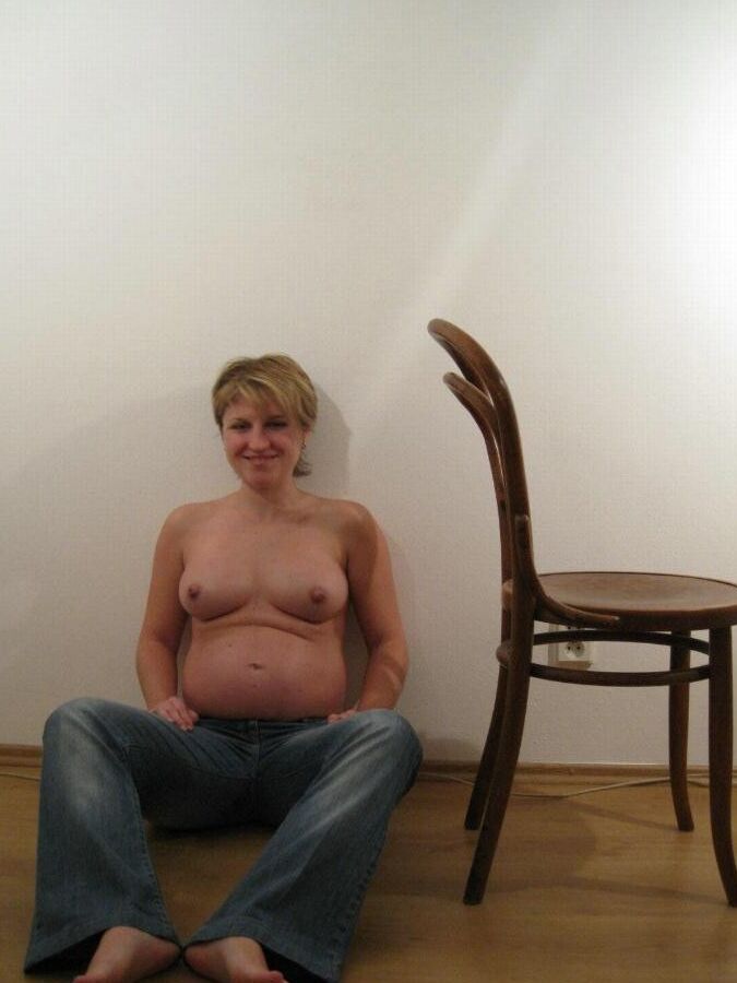 Pregnant amateur