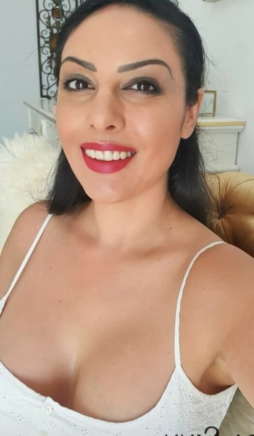 Ezada Sinn All Pictures