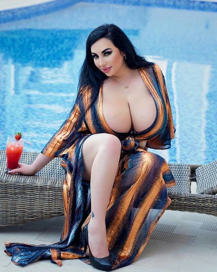 谷間巨乳