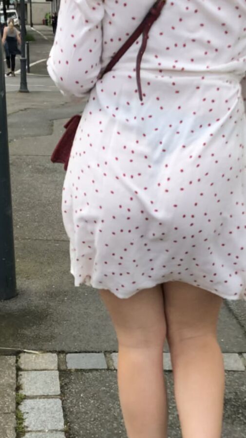 Jeune ado robe transparente