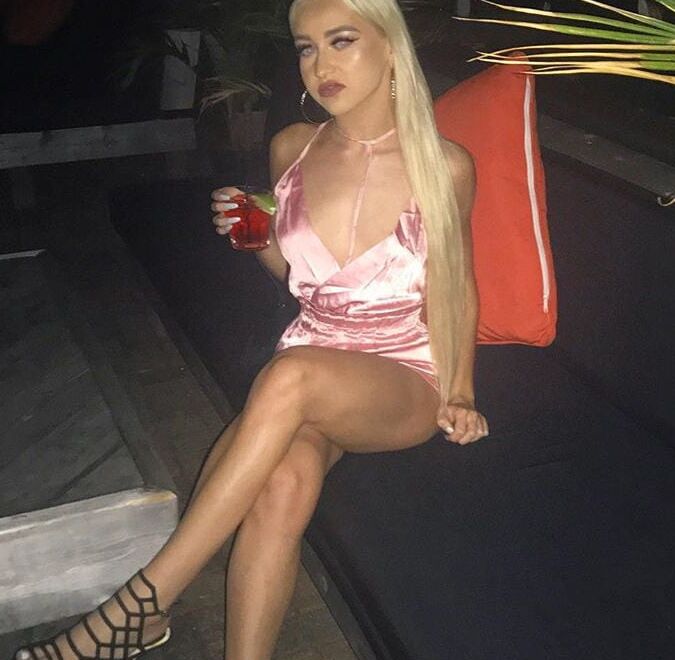 HOT Ashbeauds And Friend
