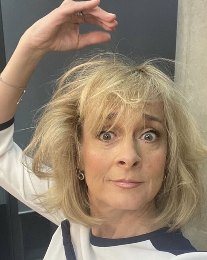 Todays Wank Target..Louise Minchin Loves To Watch Us Wank