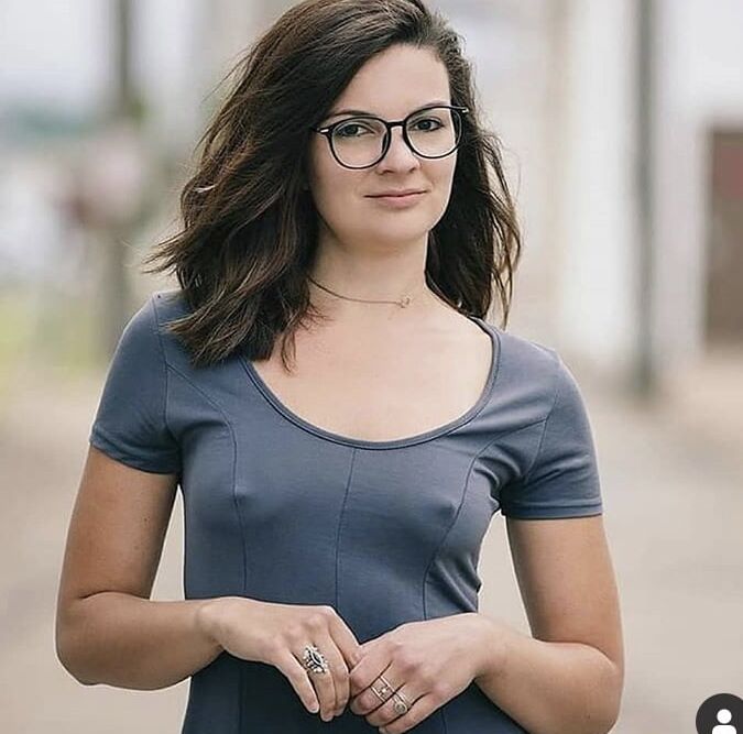 Insta Braless Chicks