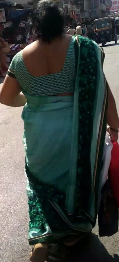 Hot indian aunty in saree