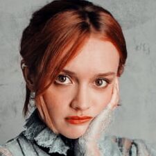 OLIVIA COOKE