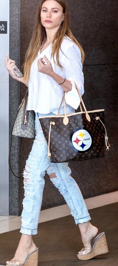 Sofia Vergara in high heels mules