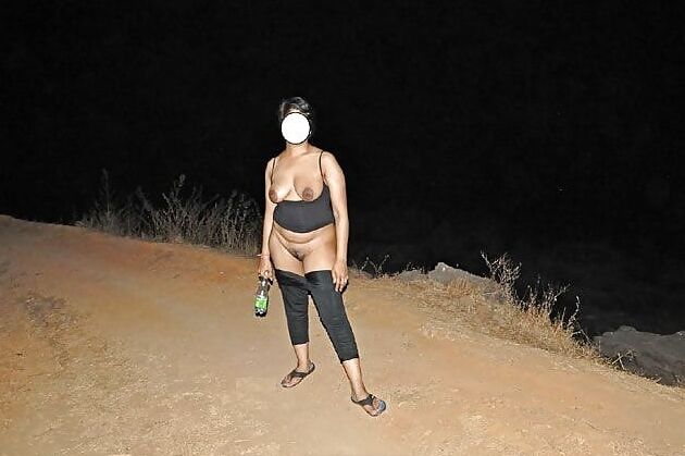 Sri lankan wife public flash