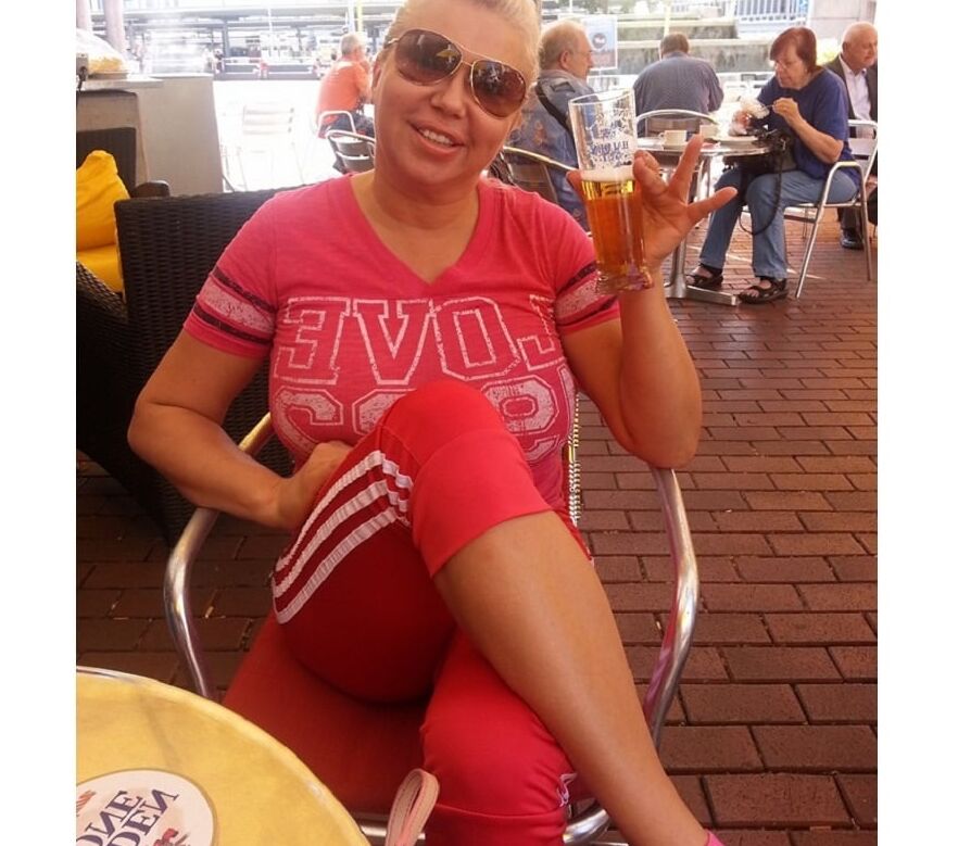 ROU ROMANIAN MILFS SLUT MOM IS A ESCORT IN THE US