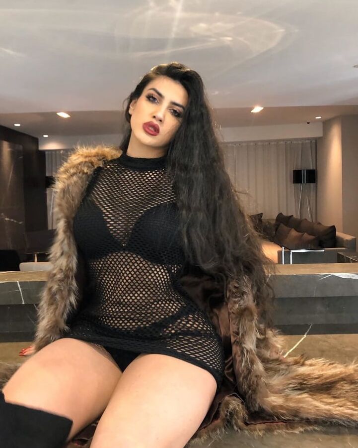 Sexy Busty Arab Loves Fucking