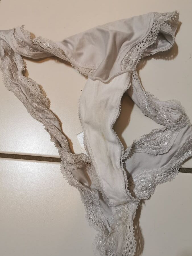 Worn thongs, getragene Strings, getragene Slips