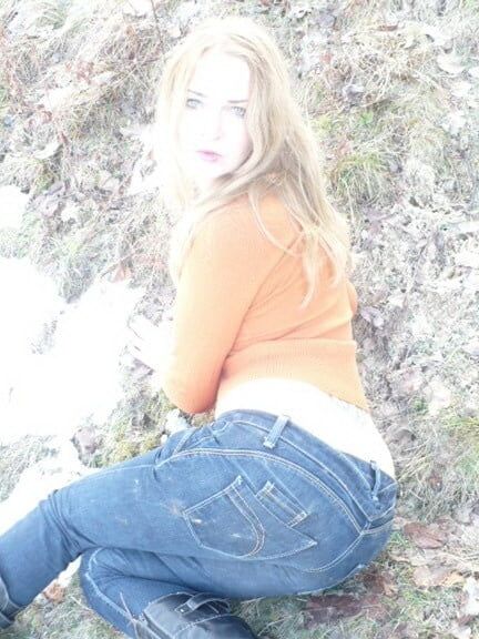 Gorgeus girlfriend posing