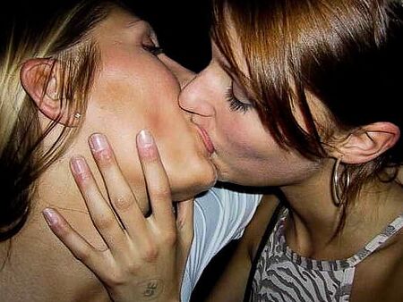 Frauen küssen Frauen