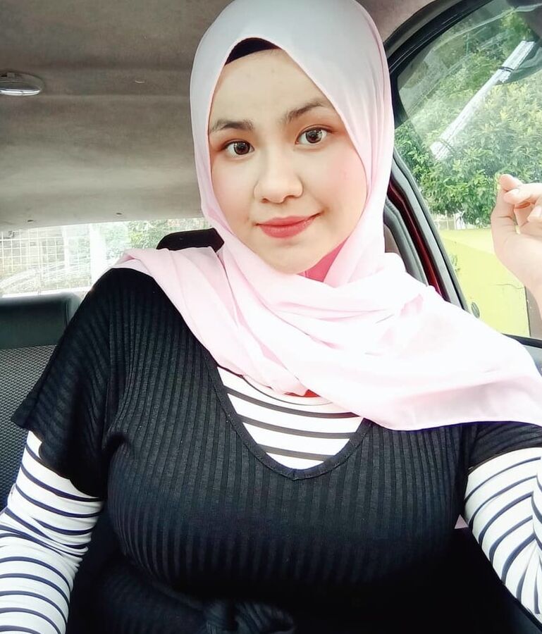 malay hijab boobs