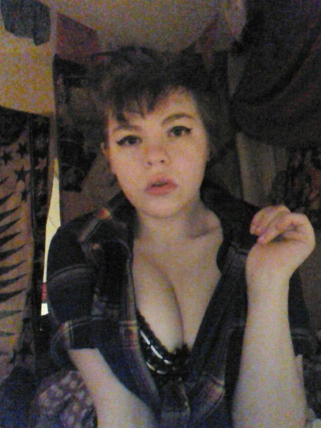 Unknow beauty - who is she?